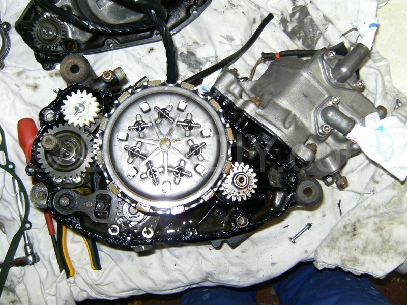 rg125_engine_clutch_kickstart_gears1_800 X 600